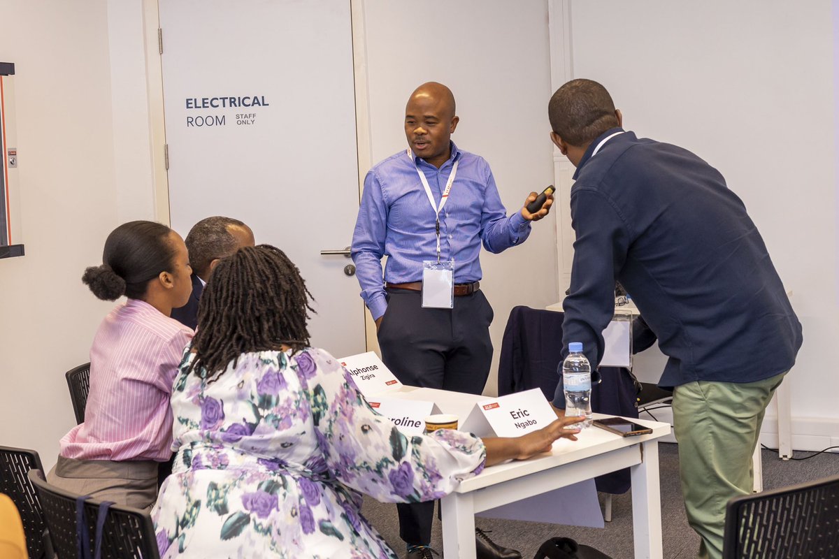 CRA_Fellowship's tweet photo. To effectively deliver public services that support majority communities, public leaders need to collaborate with various stakeholders.

Happy new week and month! #july 

#alupublicsectorfellowship #leaders #collaboration #support #teamwork https://t.co/LBZf4RCkBr