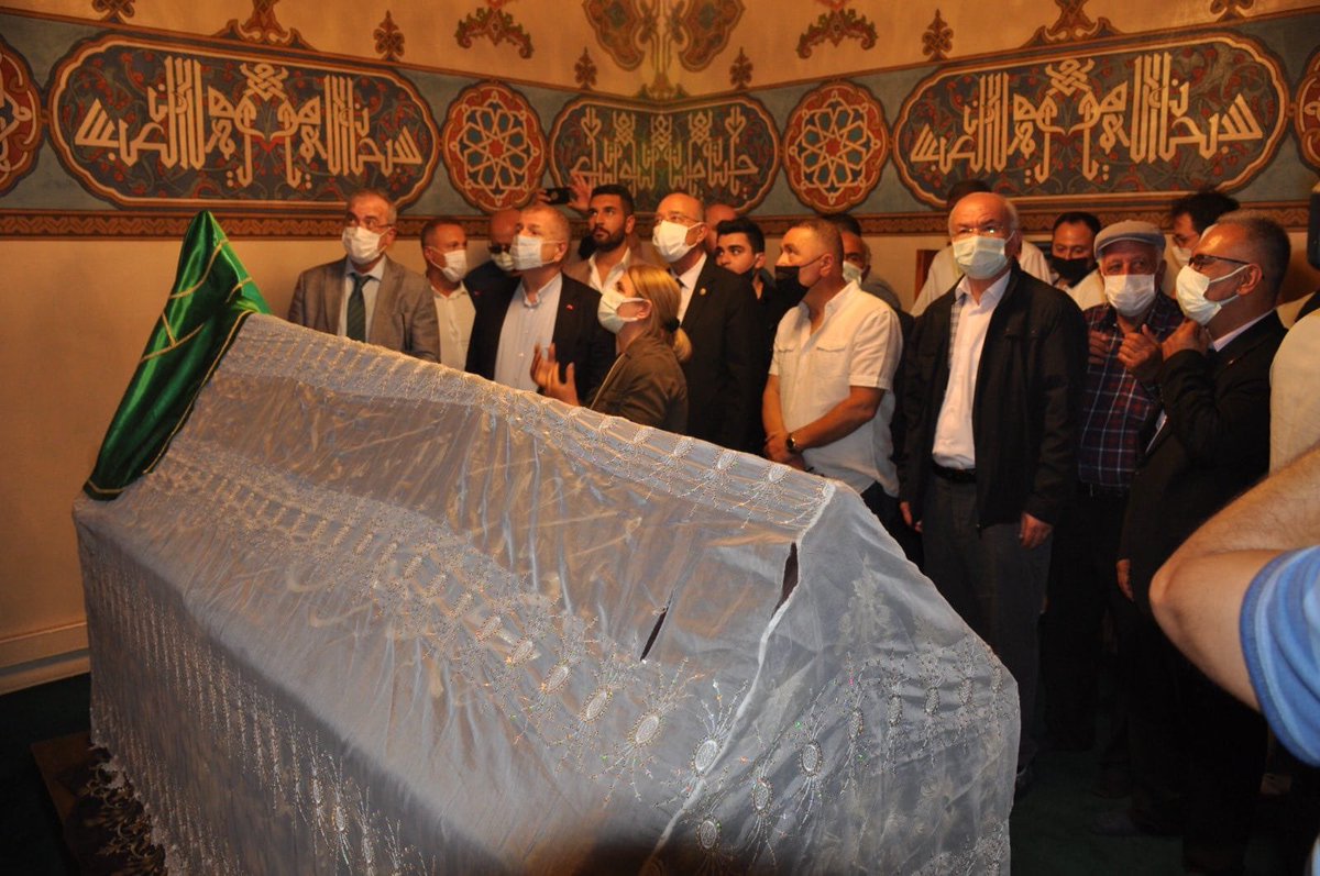 Dün Madımak katliamını anmam üzerine Sosyal medyada garip bir koalisyon bana ve Zafer Partisi’ne “Alevi düşmanı, Madımak’ı yakan zihniyetin temsilcisi, Madımak katliamını araştırmak için verilen önergeye  TBMM’de red oyu veren” suçlamaları ile saldırdı. Bir kısmı da cemevlerinin