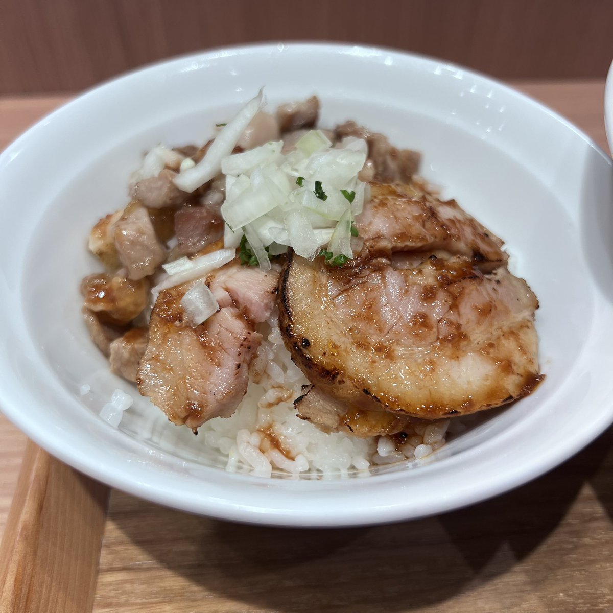 jun0419's tweet photo. #トーキョーニューミクスチャーヌードル八咫烏chikarabo
#ラーメンwalkerキッチン
#所沢サクラタウン

なんとか最終日に滑り込んだ感じ。
冷やし坦々麺と特製醤油を頂き、久しぶりの至福タイム(≧∀≦)
冷やし坦々麺激ウマ😍、特製醤油は更に進化してませんか? https://t.co/HGeCGf6YsU