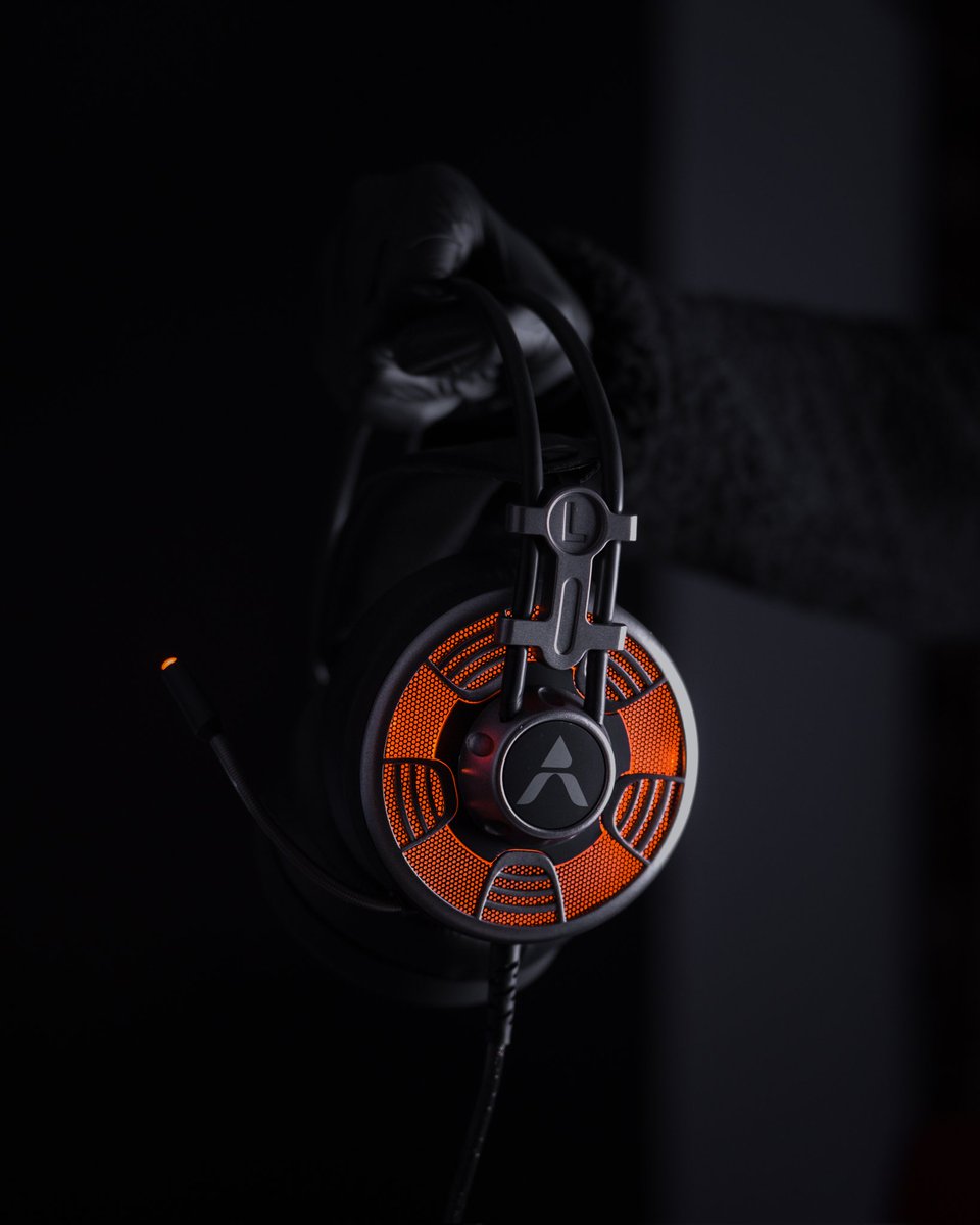 Adcom_India's tweet photo. win every battle with an unbeatable sound quality on adcom vision 7.1 gaming headphones ๐ง๐ช๐ป
#gamewithadcom #adcomvision #gamingheadphones #gamingsetup #gaming https://t.co/5Z78RNQ243