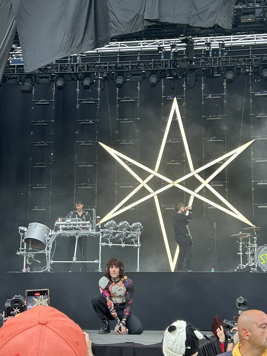 Jossosaurus's tweet photo. BMTH tonight was SICK. didn’t lose my glasses. didn’t fall down. did almost get stomped all over bc I didn’t get up from the rowing pit fast enough but yknow, you can’t win ‘em all. shout out to jay for buying me this ticket when i was doubting buying it myself. so worth it. https://t.co/Ur32lPCdCL