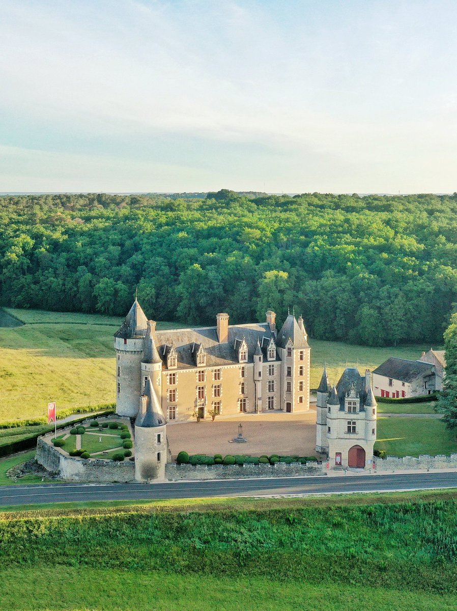 CHistoire's tweet photo. 🔴 𝗡𝗢𝗨𝗩𝗘𝗟𝗟𝗘 𝗩𝗜𝗗𝗘́𝗢 | Cliquez ci-dessous et découvrez le merveilleux #chateau de @Montpoupon, en Touraine ! 🏰 #MondayMotivation

▶️ https://t.co/PXwEAAY1Az https://t.co/9QWnsDnTxI