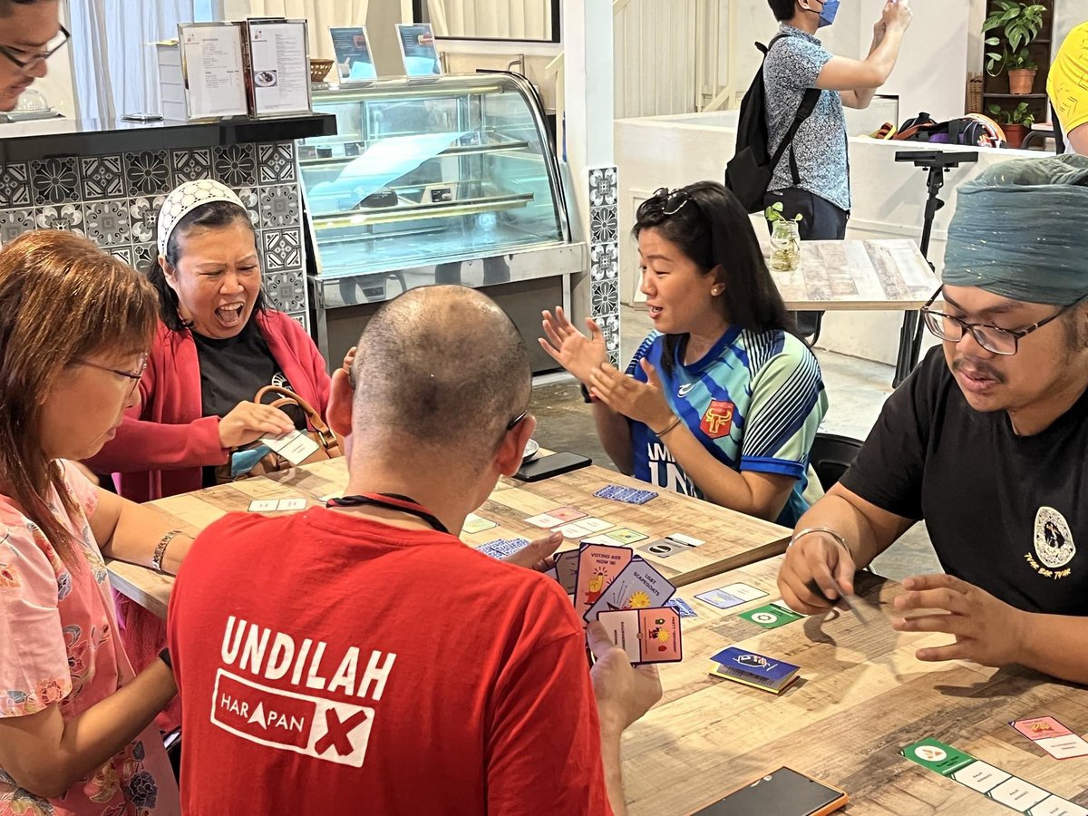 LimYiWei4MY's tweet photo. Saturday afternoon well spent scheming over #Politiko with YB @teresakok,  @nalinadap, and @ainhsaifulnizam 😈🃏. Being on a panel discussing women in politics was also enlightening! To breaking more barriers and ensuring the political space is safe and conducive for women ✊🌹 https://t.co/bGOGMrtPiW
