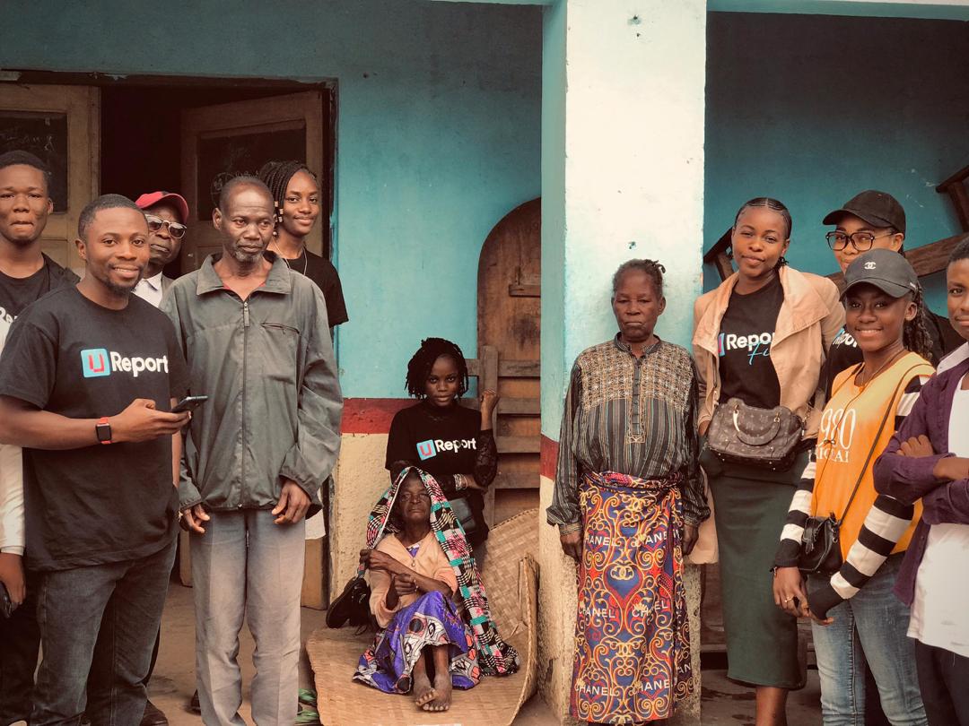 lusala_esther's tweet image. Le 30/06 dernier les u-reporters de Mbanza-Ngungu avait assisté les villageois de kimbongo qui ont été chasser de leur village et vivent désormais dans le bureau de Secteur de Boko. Si vous ne pouvez pas nourrir une centaine de personnes, n'en nourrissez qu'une.
@ureport_rdc