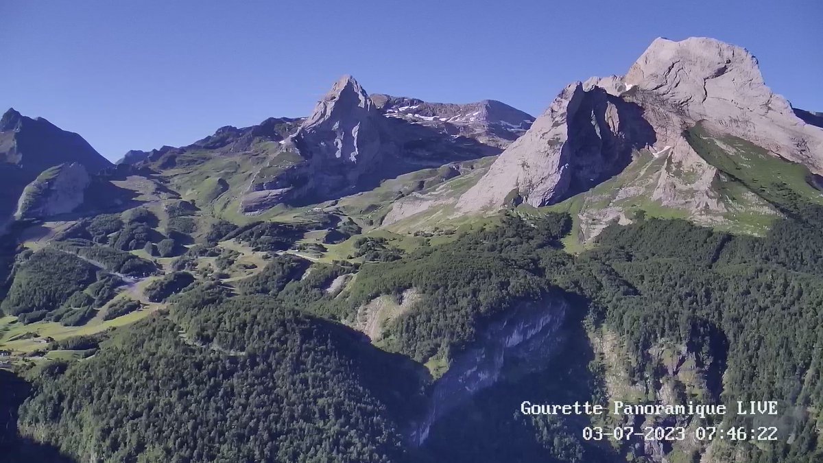 Il faut monter pour sortir la tête des nuages, ce matin belle mer de nuages à #gourette
ici --> bit.ly/3JH3a8z