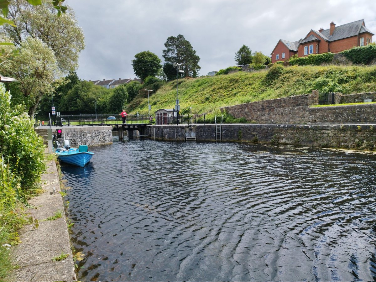 Killaloe Lock
#Ireland #killaloe #boat #lock #River #rivershannon #hiking #hikingadventures #nature #NaturePhotography #naturelovers #naturebeauty