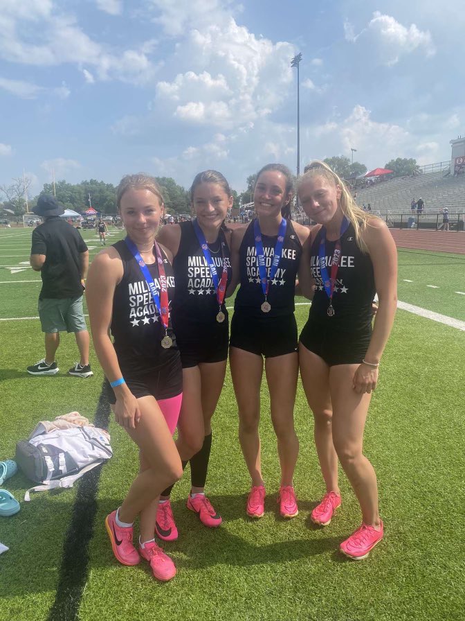 Awesome performances over the last two days! <a href="/Ava_Mohns/">Ava Mohns</a> took 🥇in shot and 6th in discus to qualify for the Junior Olympics! <a href="/marchant_clare/">Clare Marchant</a> took 6th in 400h, and 🥈in 4x4 to qualify in both events. Kenny had a huge PR in the 200m (26.96)!  Excellent job ladies 🙌🙌🙌