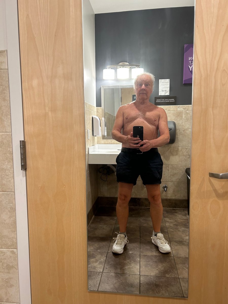 gymtwit's tweet photo. gym selfie https://t.co/mUPGlZD81k