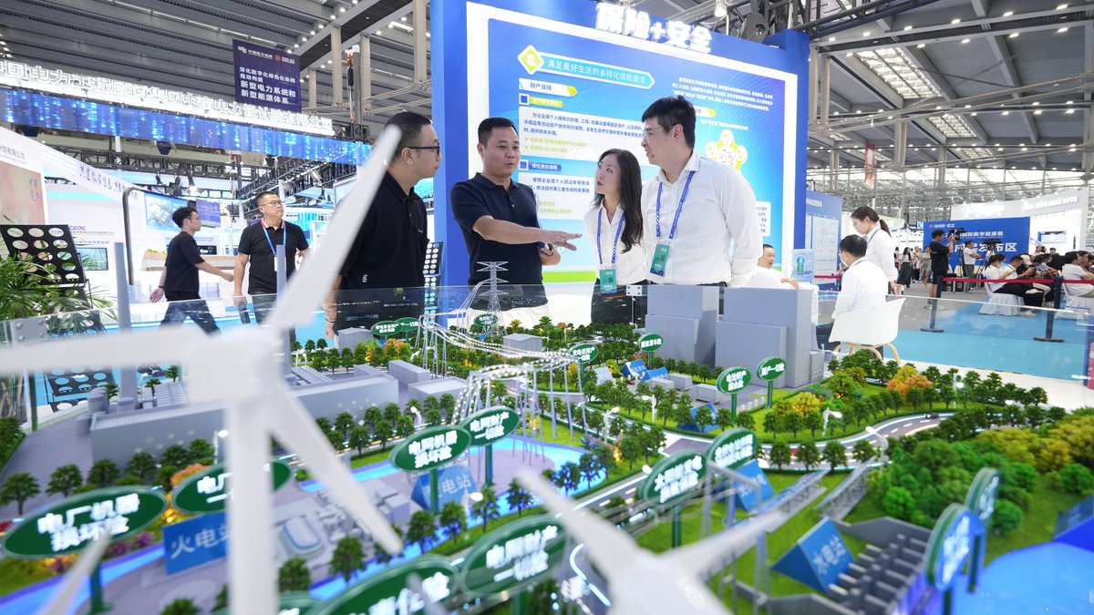 szdaily1's tweet photo. The #2023InternationalDigitalEnergyExpo, which wrapped up yesterday, attracted over 400 industry-leading enterprises.

#Geneverse served as a good example of how green, independent and intelligent energy consumption can be accessible to every household.

https://t.co/uGoA1vhFnC https://t.co/VqBoDjZlrx