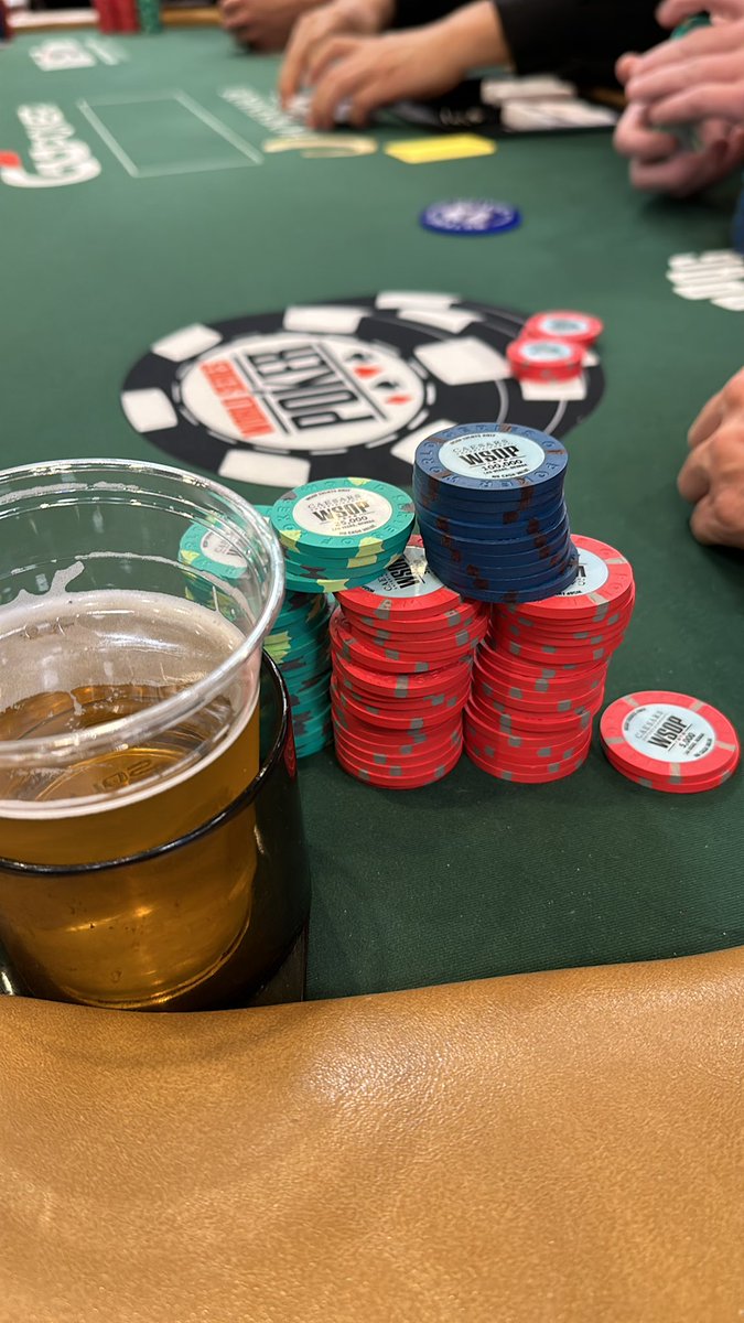 CatalnaManchMxr's tweet image. WSOP colossus update. 1.71 mil in chips. 1,710 ounces of coors drank