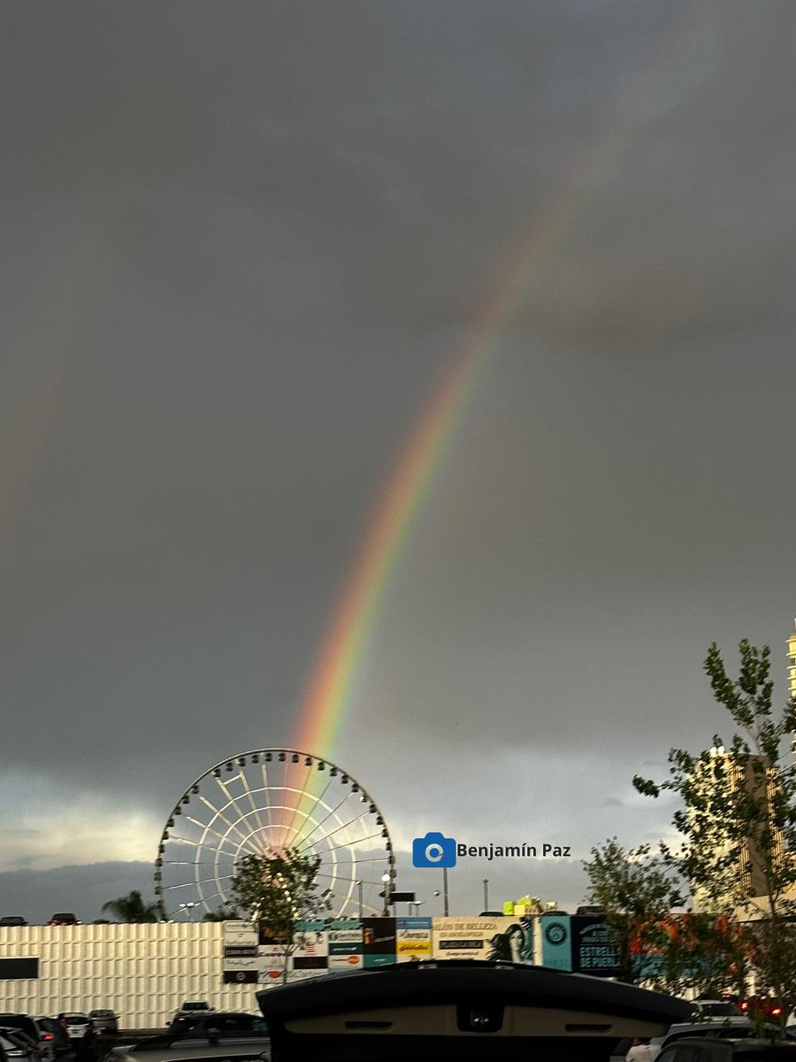 ¡Espectacular imagen! 

El arcoíris de esta tarde pareciera que descendió sobre La Estrella de Puebla. 

Fue un espectáculo impresionante.

La foto es de mi querido <a href="/benjaminpaz/">Benjamín Paz M.</a>