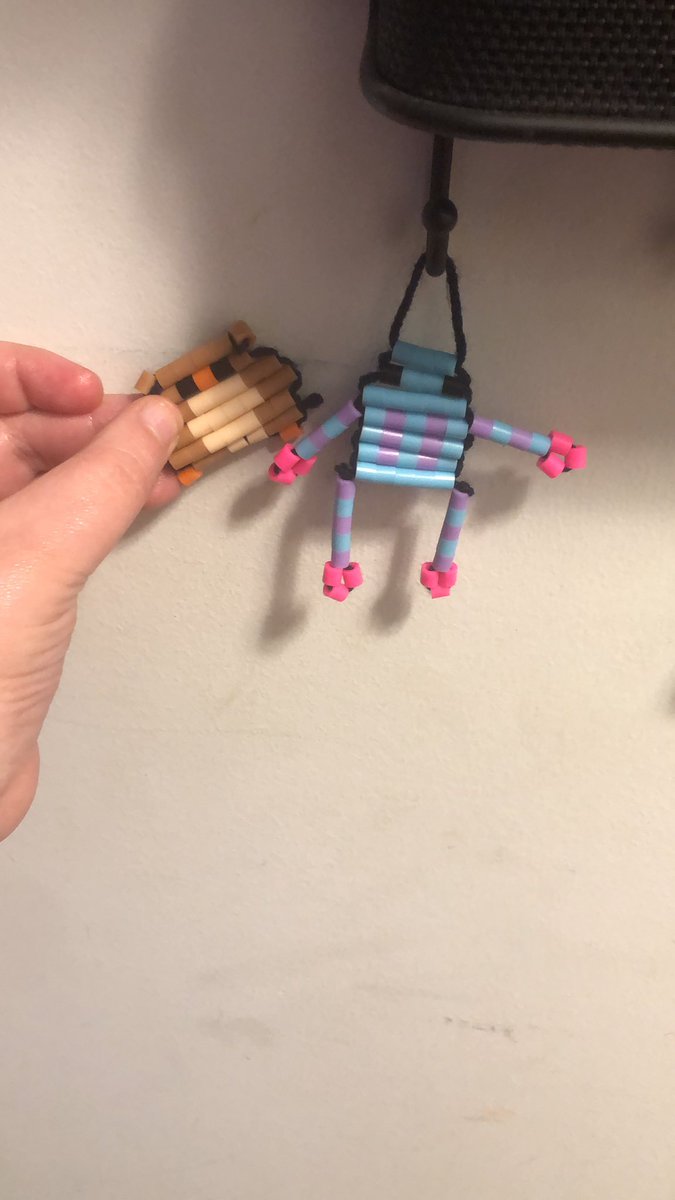 Jaimecakes3's tweet photo. Made some cute bead pet things https://t.co/eAAW9kw5bH
