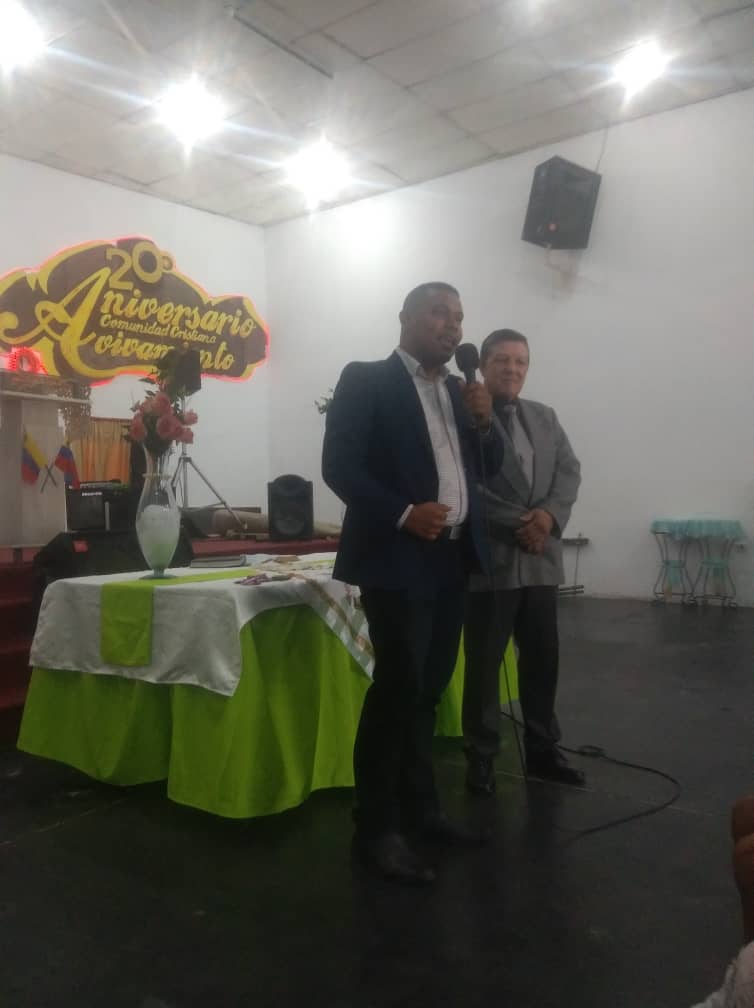 PcdAnzoategui's tweet photo. Hoy nuestro líder @samuelmejiasd recibido por la C.C El Avivamiento para sumar y crear el comité social cristiano de Bna en apoyo a la concertación ciudadana y a @CesarPerezVivas más de 75 líderes cristianos extendiendo su apoyo y compromiso por Venezuela #BarcelonaObjetivoPCD https://t.co/HYoJQt7RPm