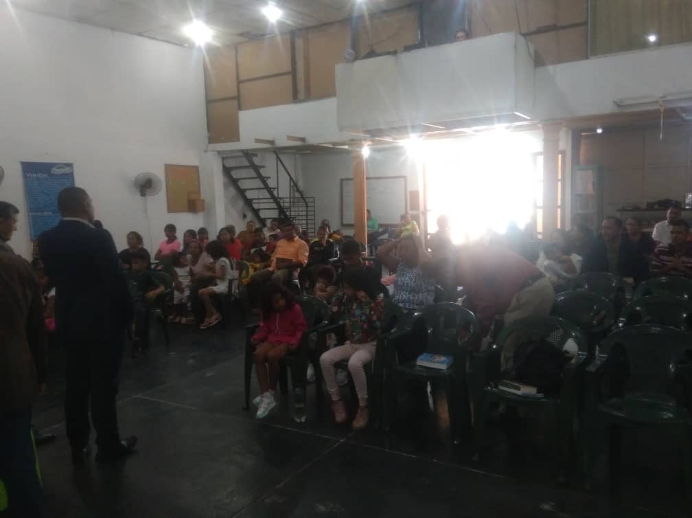 PcdAnzoategui's tweet photo. Hoy nuestro líder @samuelmejiasd recibido por la C.C El Avivamiento para sumar y crear el comité social cristiano de Bna en apoyo a la concertación ciudadana y a @CesarPerezVivas más de 75 líderes cristianos extendiendo su apoyo y compromiso por Venezuela #BarcelonaObjetivoPCD https://t.co/HYoJQt7RPm