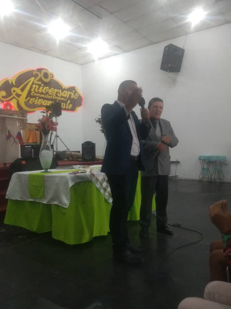 PcdAnzoategui's tweet photo. Hoy nuestro líder @samuelmejiasd recibido por la C.C El Avivamiento para sumar y crear el comité social cristiano de Bna en apoyo a la concertación ciudadana y a @CesarPerezVivas más de 75 líderes cristianos extendiendo su apoyo y compromiso por Venezuela #BarcelonaObjetivoPCD https://t.co/HYoJQt7RPm