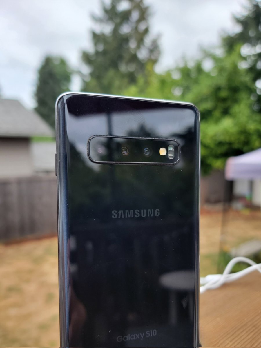 DerekTalkTech's tweet photo. Happy 3rd birthday to my Galaxy S10!
Absolutely legendary phone.

Photo shot on Galaxy S21 Ultra https://t.co/kGrkMtZtHK