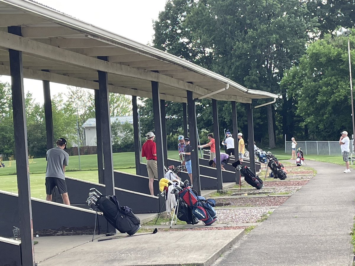 BMHSTitanGolf's tweet photo. Love it when the boys put in the work.. https://t.co/b2CrmeDYCP