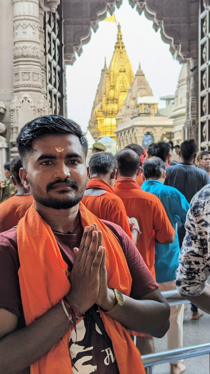 VTLstrokes's tweet photo. Took blessings of BABA VISHWANATH JI🙏🚩 
when I was a child, my elders used to say that Kashi was very insanitary, but I can't imagine how clean it is now����
Transformation of KASHI is next level👌
Thanks to PM @narendramodi ji for giving a New Kashi with Rich Spiritual Power🚩🙏 https://t.co/PCQG6Ar1an