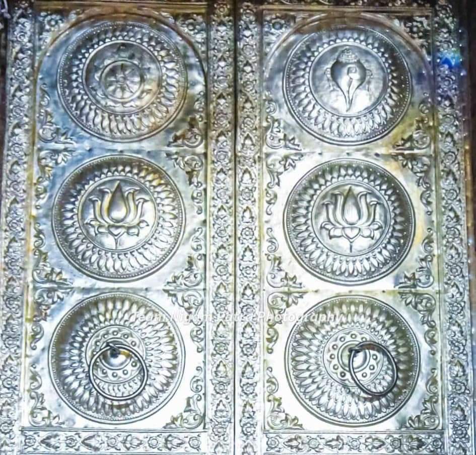 ରୂପା ଚାଦର ରେ ଝଲସୁଛି ଶ୍ରୀ ମନ୍ଦିର ସିଂହଦ୍ୱାର!!
📸 Nigam Patra

<a href="/BBSRBuzz/">Bhubaneswar Buzz</a> <a href="/JagannathaDhaam/">Shree Jagannatha Temple, Puri</a> <a href="/_jagannath94_/">❣️ ଜଗନ୍ନାଥ | जगन्नाथ | Jagannath❣️🇮🇳</a> <a href="/OdiaCulture/">Odia Culture</a> <a href="/odiajagat/">ଓଡ଼ିଆ ଜଗତ</a> <a href="/JagannathaDham/">Shree Jagannatha</a> <a href="/VAdkri/">@Gajapati (𑀩𑀺𑀱𑁆𑀡𑀼 𑀫𑁄𑀳𑀦 𑀅𑀥𑀺𑀓𑀸𑀭𑀻)</a>