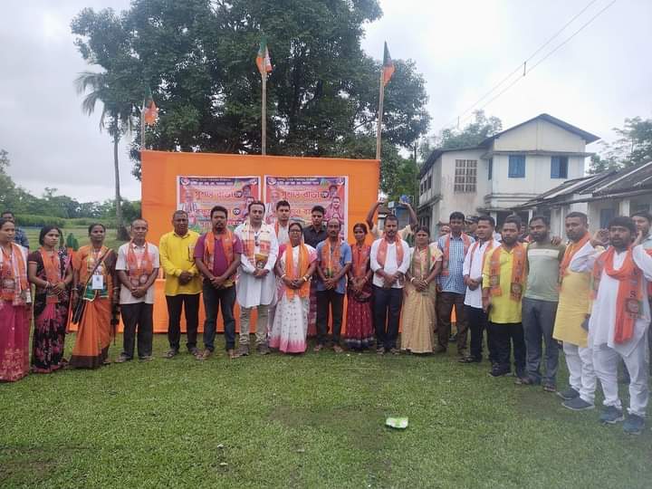 BapiBarma3's tweet photo. আসন্ন ত্রিস্তর পঞ্চায়েত নির্বাচন উপলক্ষে কোচবিহার জেলার তুফানগঞ্জ বিধানসভার ২ নং মন্ডল যুব মোর্চার উদ্যোগে নির্বাচনী পথ সভা।
উপস্থিত ছিলেন পশ্চিমবঙ্গ প্রদেশ যুব সভাপতি ড: ইন্দ্রনীল খাঁ, বিধায়িকা মালতি রাভা রায়, জেলা যুব সভাপতি কুমার চন্দন নারায়ন,ও অন্যান্য নেতৃত্ব https://t.co/cCuHst3XEl