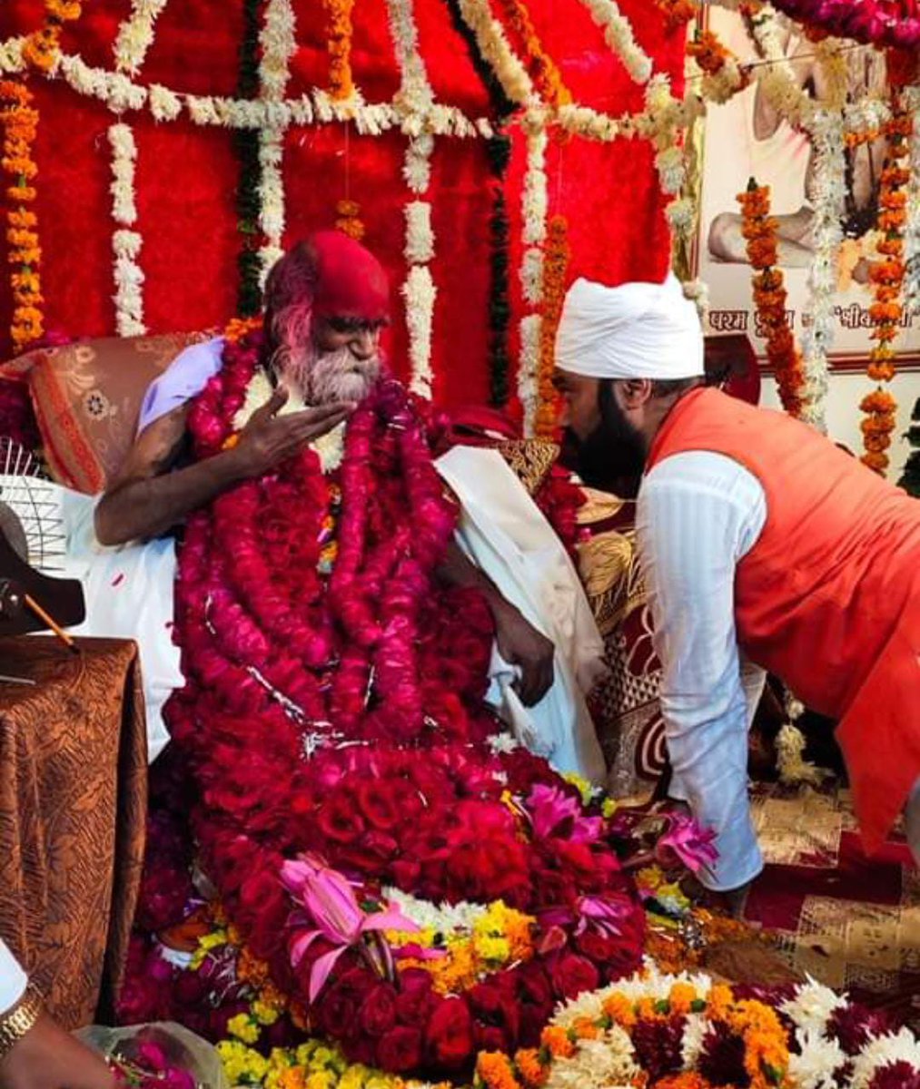 श्री गुरुपूर्णिमा की हार्दिक शुभकामनाएं, परम पूज्य श्री श्री बाबा श्री जी की कृपा दृष्टि हम सभी पर बनी रहे ।
ॐ श्री मां 🙏🏻🚩
#गुरु_पूर्णिमा #गुरु_पूर्णिमा_पर्व_2023 #गुरुपौर्णिमा #गुरु_समान_कोई_देव_न_दूजा #GuruPurnima2023 #guruPoornima #GuruPurnimaMahotsav2023