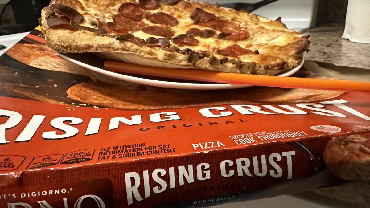 floridanick_'s tweet photo. @DiGiorno how long before it rises? This was 21 min @ 400f* and its not edible / looks almost raw in the center. This hasn’t happened before. Your pizza’s have always been good this is first time I ever seen sum like this https://t.co/5mnMO5iigt