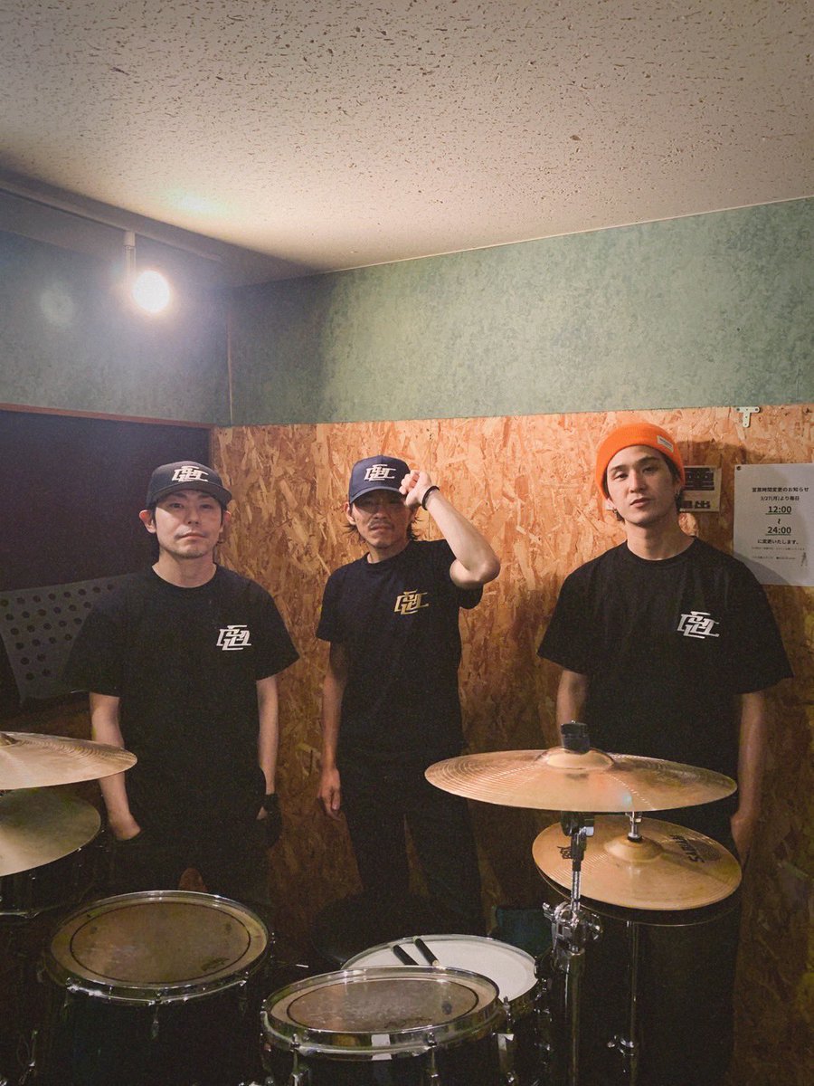 GOCC_JP's tweet photo. ❤️‍🔥Hot Goods!!❤️‍🔥

Baseball logo T shirt ¥3000
Baseball logo cap ¥5000

model
 @LOSTAGE_0  size M
 @Legecko_drums  size S(extra)
 @61_rock  size L

モデルは、只今全国ツアー中のLOSTAGE Drums 岩城智和氏

夏を乗り切るには、必要なアイテム！ https://t.co/8a1AEJqTD5