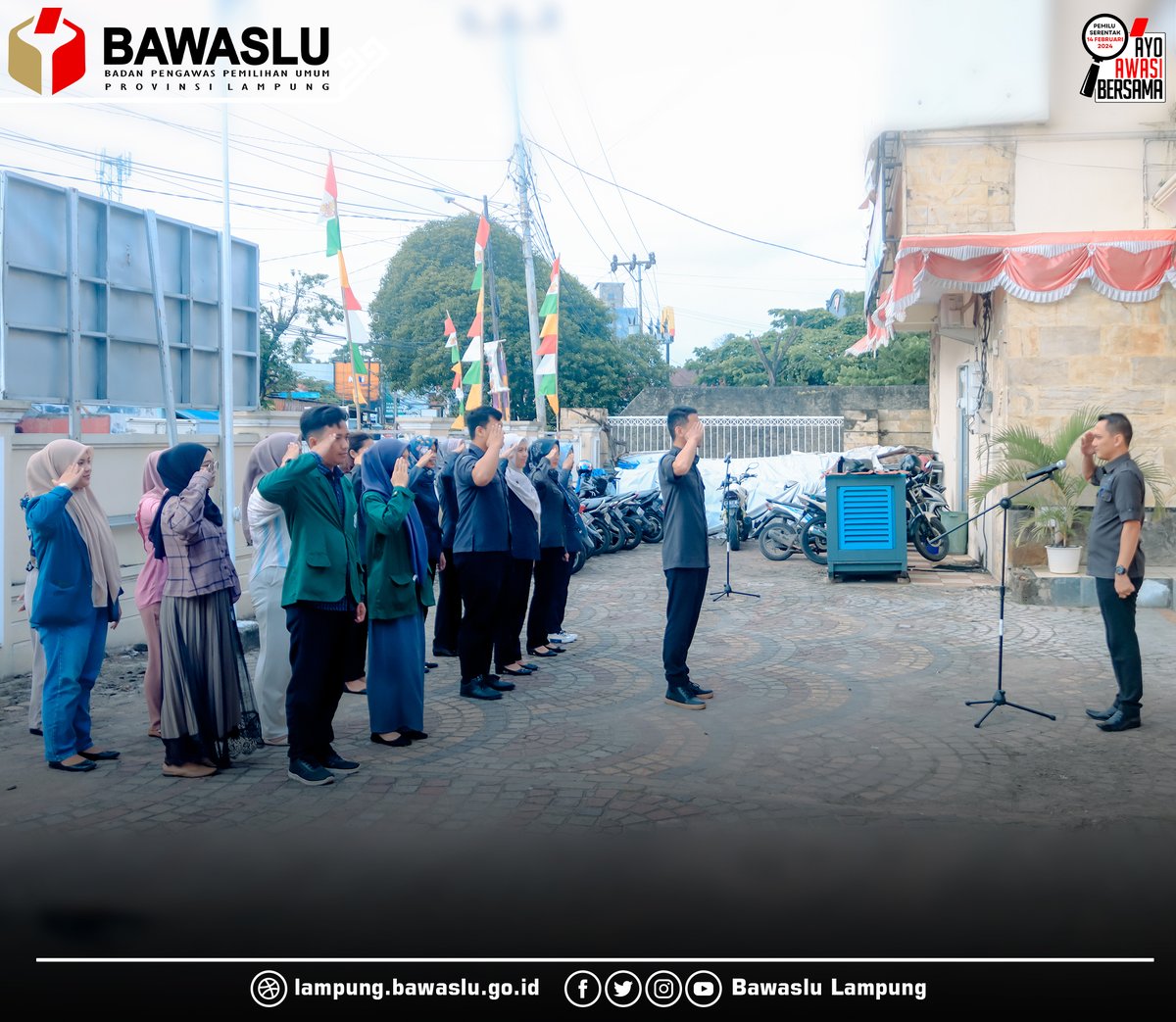 Sekretariat Bawaslu Lampung melaksanakan rutinitas apel senin pagi di halaman Kantor Bawaslu Lampung, Senin (03/07)

Selengkapnya : lampung.bawaslu.go.id/apel-senin-pag…

#AyoAwasiBersama
#KawalHakPilih
#PemiluSerentak2024
#BawasluBerkolaborasi
#BawasluRI
#BawasluLampung
#CegahAwasiTindak