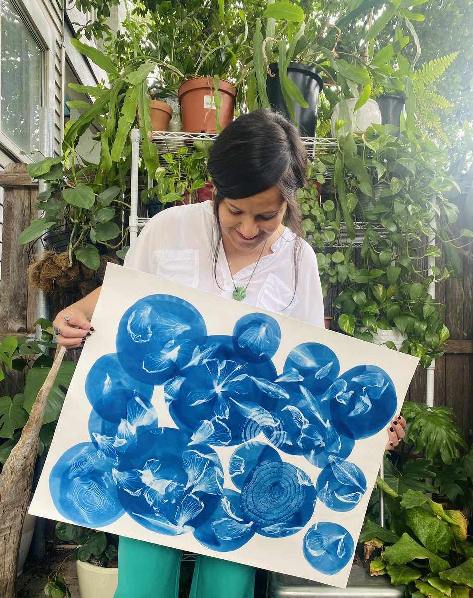 Rosaliasalazarr's tweet image. Absolutely in love with this Prussian blue. I’d like to call this print “hibiscus dream” so thankful for this time of rest and creation. 💙✨

#sunprint #cyanotype #cameralessphotography #alternativephotography