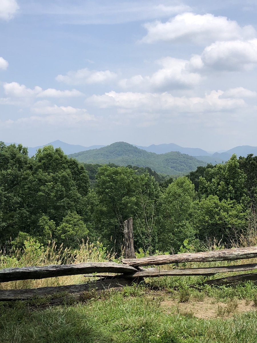 amysbennett's tweet photo. Life should have more mountains and less stress. https://t.co/nsQ90RPj4v