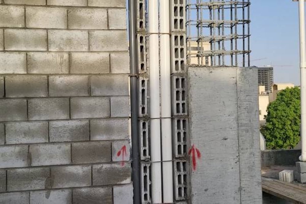 LineArchitects1's tweet image. 🛠️ الأشياء التي لا غنى عنها عند تأسيس السباكة في العظم 🏗️
👇

1️⃣ من الأساسي فصل التمديدات الثقيلة عن الخفيفة، فلكل منها استخداماتها.
ولاننسى أن تمديدات التكييف يجب أن تكون بشكل مستقل لتفادي أي تداخل قد يحدث ❄️