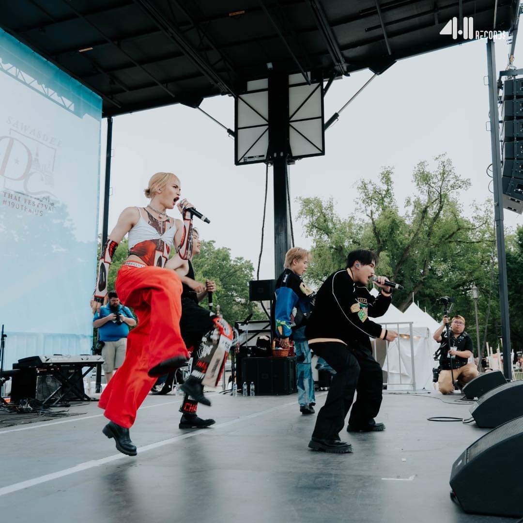 4mixlover's tweet photo. #4MIXxALLYSawasdeeDC

อินเนอร์ทะลุออกมาจากภาพเลยลูกก https://t.co/esjnUozpg3
