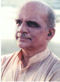 Vinay1011's tweet photo. श्री गुरु पूर्णिमा के अवसरपर मेरे जैसे कई पूर्व में विद्यार्थी परिषद का काम किए कार्यकर्ताओंकों स्वर्गीय यशवंतराव केळकर जी का स्मरण होना स्वाभाविक हैं ! 
उन्होंने जीवनदृष्टि का जो पाथेय कार्यकर्ताओं को दिया उसी का प्रकाश हमारा सहारा बना हुवा हैं !
यशवंतराव केळकर जी की पावन स्मृति को प्रणाम!