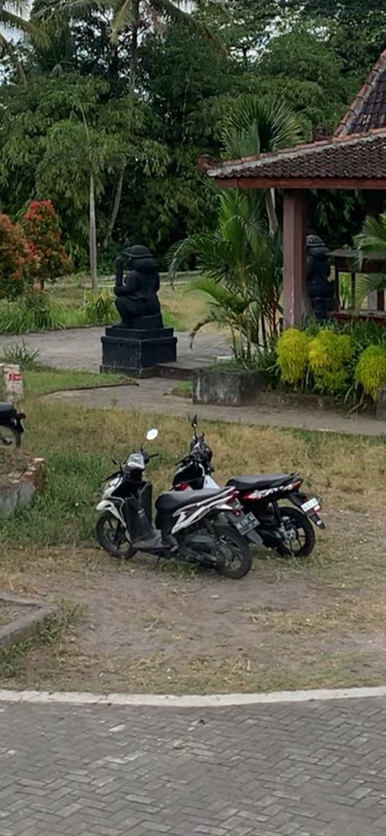 KKN kehilangan Motor

bapak ibu saudara mohon bantuannya  apabila menemukan motor Vario dengan plat Nomer AB 3191 NJ seperti di bwh,mohon utk dihentikan  itu motor anak2 mahasiswa UST yang sedang KKN dk. Cokrogaten Bimomartani Ngemplak  yg diketahui hilang pagi |<a href="/hmmisml/">Humam Ismail</a>