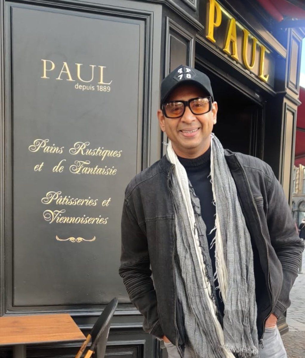 Happy Guru Purnima to our Mentor 🙏

Your voice and warmth lights up our lives. 
Your wisdom and humour spreads positive vibes.

You are our Rock..
You are our Star..
You are our Rockstar.. 💞

With love 💓
Sugar Mediaz family 

#gurupurnima #mentor #grateful