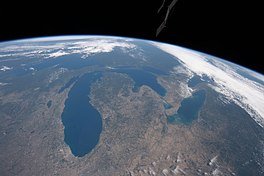 EnScarecrow's tweet photo. The lake you were born on is in danger. Protect the great lakes 
From : OIL SPILLS, LETHAL CHEMICALS , RAPE,  LOW OXYGEN LEVELS, LEAD, METALS INSIDE #LAKEMICHIGAN 

#evil #ENBRIDGE 
#shutdownline5 
#RHOA
#RHOP
#Bravo https://t.co/xOqBvnruX7
