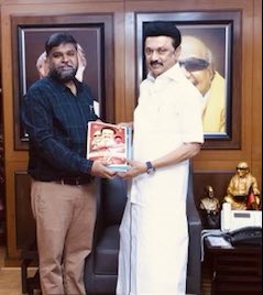 DrSenthil_MDRD's tweet photo. Submitted My 
#Monthly_report to Party President @mkstalin 

எனது #மாதாந்திர_அறிக்கையை கழக தலைவரிடம் சமர்ப்பித்தேன். https://t.co/zp9wIGJ6z3