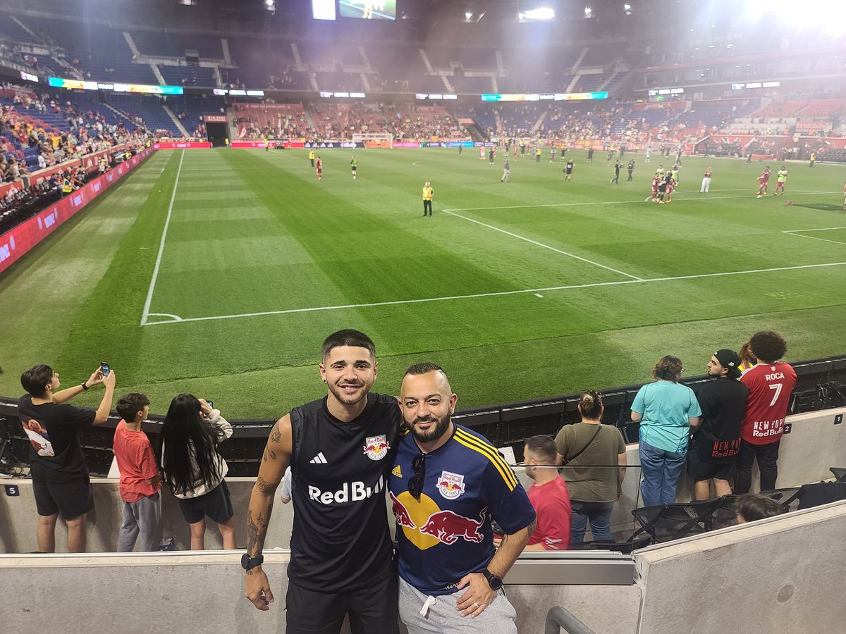 Tyruchito's tweet photo. #Redbullarena con el primo https://t.co/bnsn053RBs