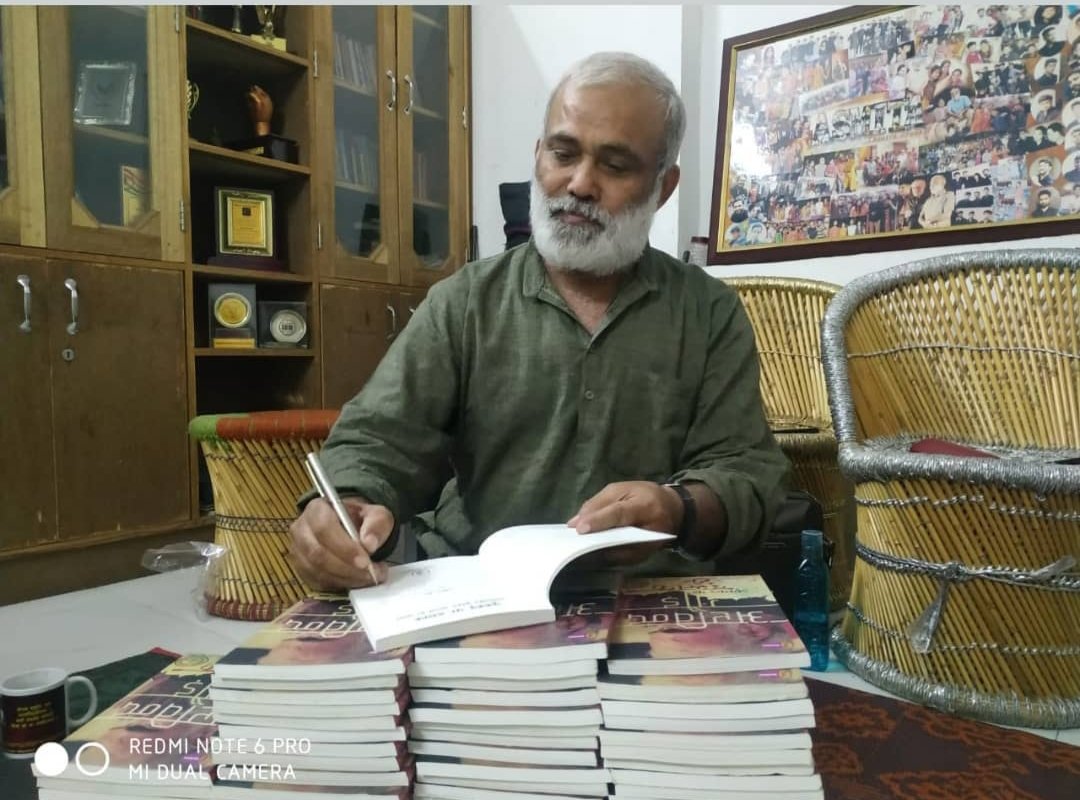 RajenderOjha's tweet photo. गुरु : गु = अंधकार
रु = प्रकाश
अंधकार से प्रकाश की ओर ले जाने वाला मार्गदर्शक ही गुरु है
गुरु पूर्णिमा की हार्दिक शुभकामनाएं अरविंद सर 🙌😊❤️
#GuruPurnima #guruji #ArvindGaur #AsmitaTheatre https://t.co/MzuH3f6J2T