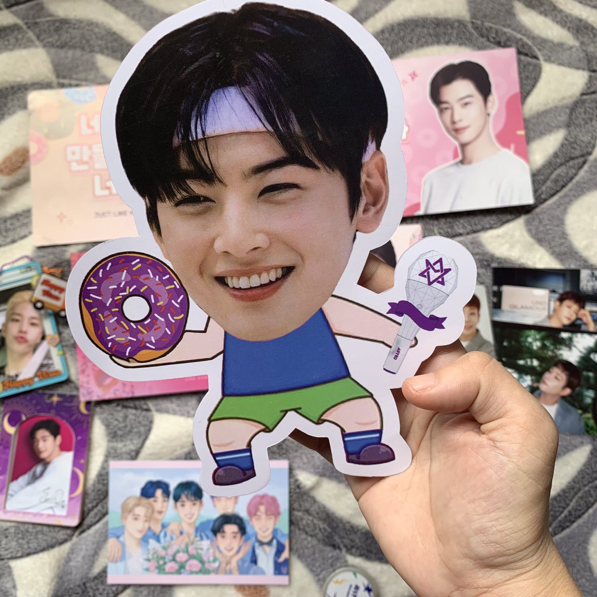 ar0hahwaiting01's tweet photo. i was able to get some freebies too (finally) yesterday 😂 (just few since …i was shy hahaha
thank you po @houseofastro @arohartists @AstroDStore @fluffycherry025 ❤️ https://t.co/GOqT3AUJe2