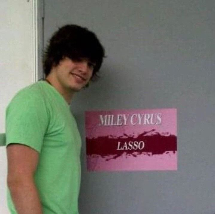 eyildavalera's tweet photo. abriéndole a miley / su propio sold out 

Estadio Universidad Simón Bolívar https://t.co/WWnZry14h9