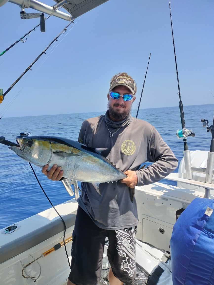 Saltwatergirl72's tweet photo. They went 100+ miles Offshore today. Caught Red Snapper "pictured" and Tuna "Pictured" + Grouper and another type of snapper. Camden caught the Tuna himself! So proud of him! And the filet's are so Fresh to eat uncooked.. #offshore #Gulfofmexico #FathernSon https://t.co/vL4Jht9vIm