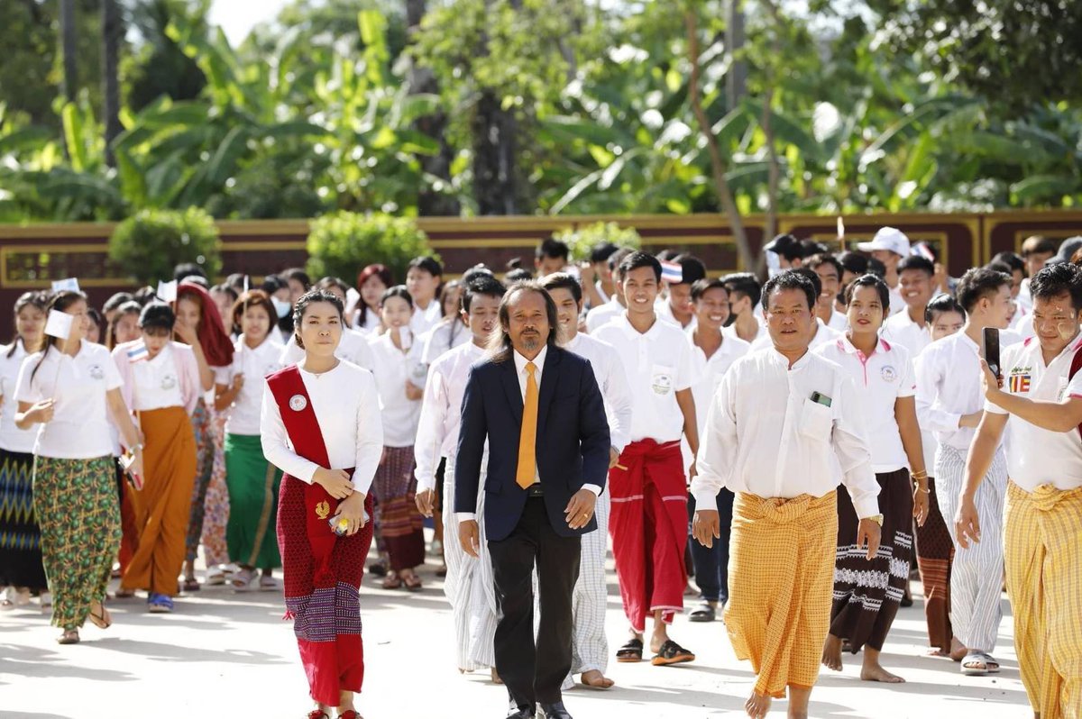 วันที่เราอยู่ร่วมกัน แสดงความยินดีกับกิจกรรมในการพัฒนาคุณภาพชีวิตแรงงาน ศูนย์การเรียนเพชรชุรี เมื่อผู้อำนวยการเดินทางไปร่วมยินดีกับการจัดการเรียนการสอนและการอยู่ร่วมกันในสังคม 
#LPN 
#LabourProtectionNetwork