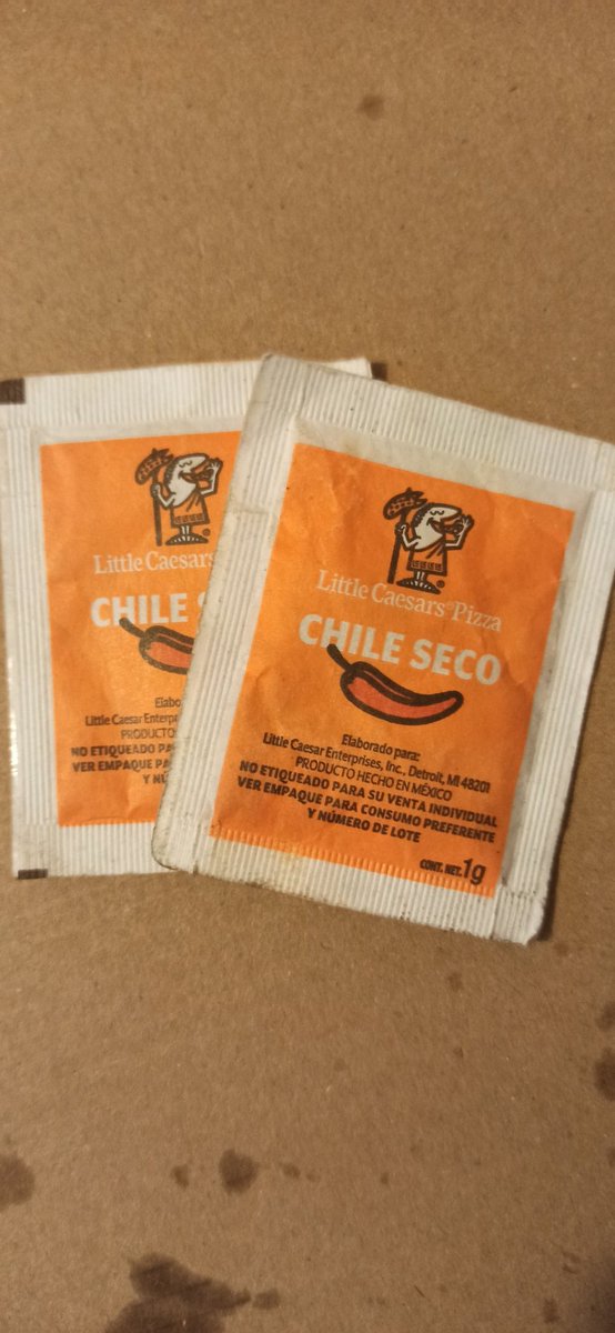 raul_scout's tweet photo. @littlecaesarsmx jajajaja olvidenlo acabo de ver los sobres de chile quebrado que mandaron... https://t.co/4mwquj1yIl