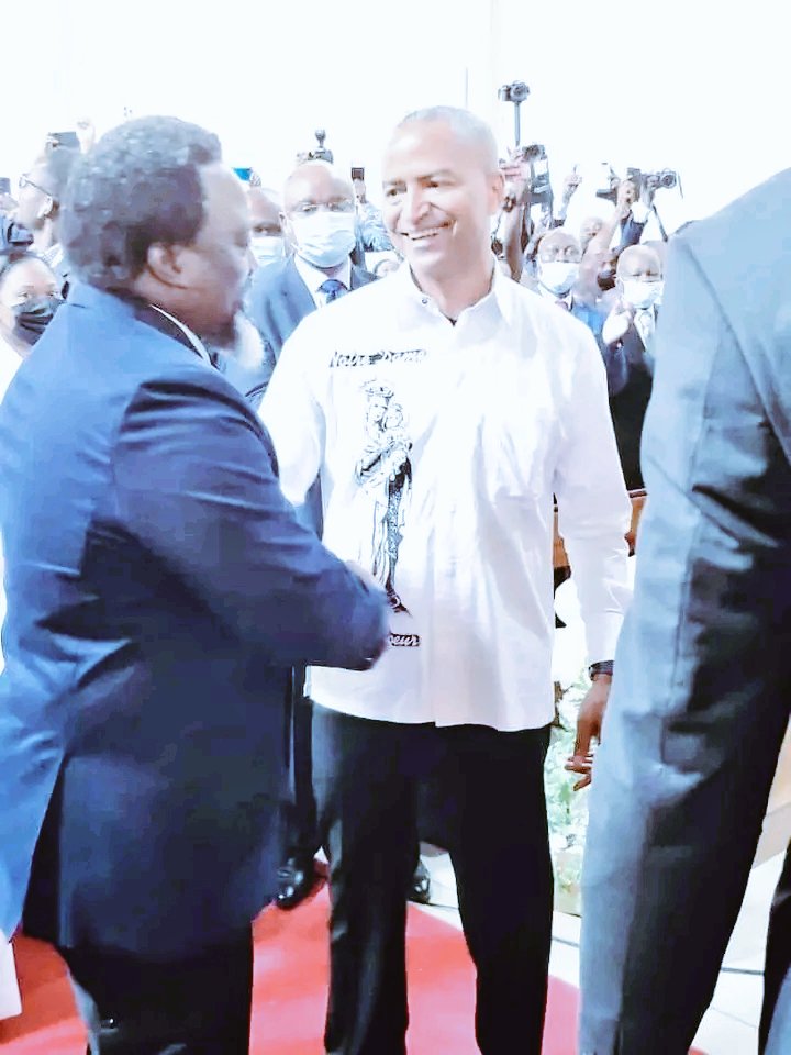 MusekaWa's tweet photo. Une fois élu Président de la République @moise_katumbi, en 5 ans :

🟩Créera 3,5 millions d'emplois
🟩Construira 50.000 salles de classe
🟩Recrutera 15.000 enseignants
🟩Il asphaltera  23.000 kilomètres de route
🟩Il instaurera la bonne gouvernance
🟩Il pacifiera la #RDC... https://t.co/3SfLbaD7G7