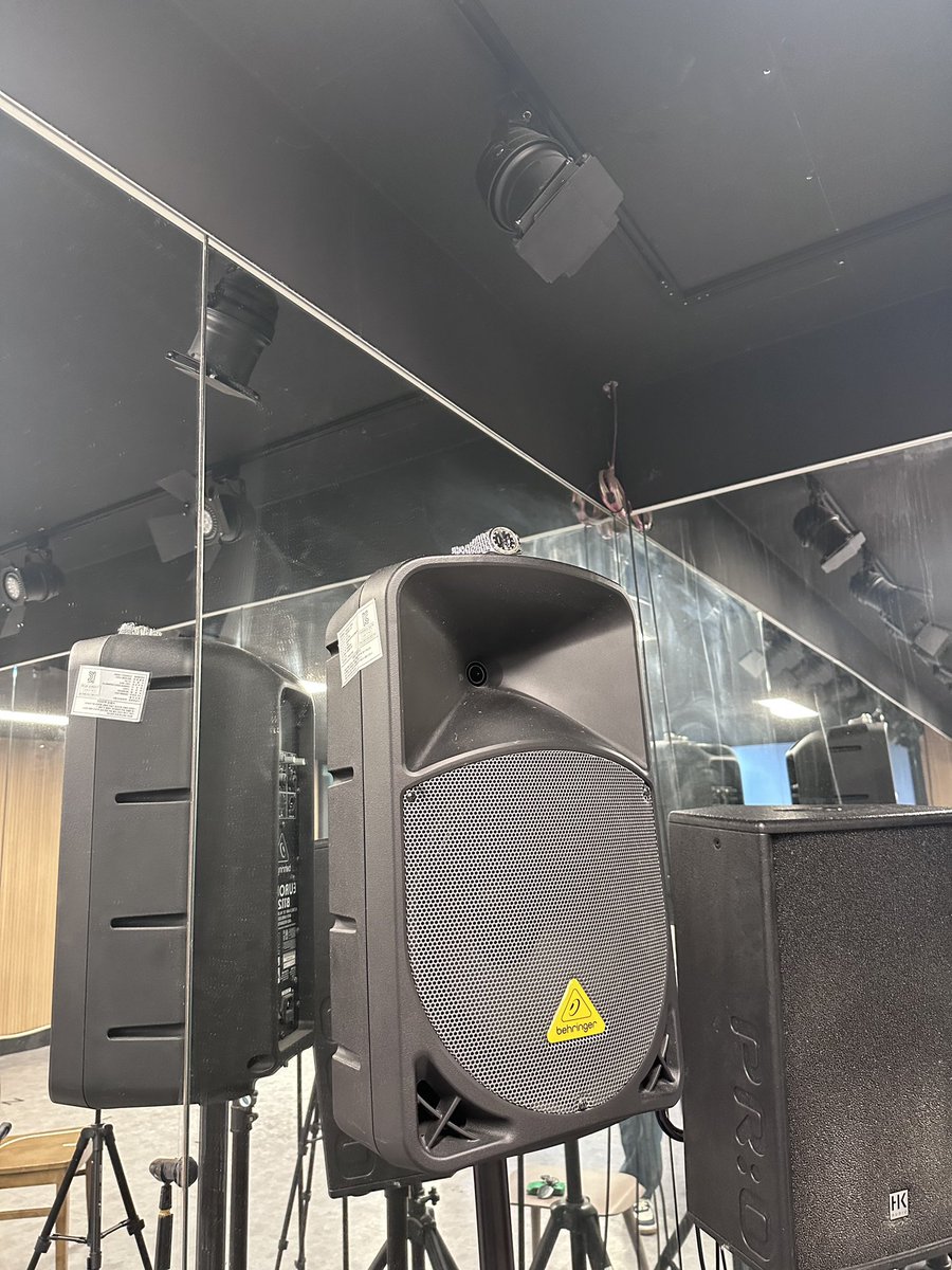 mxraplinefr's tweet photo. | 030723 | Fancafe #CHANGKYUN #IM / #KIHYUN
🐹 Changkyun-ah
🐹Qu’est-ce qu’on est supposé faire quand tu laisses ta montre dans la salle d’entraînement?
🇬🇧 monstaxjournal | 🇫🇷 #fonfon https://t.co/26UehUqSKE