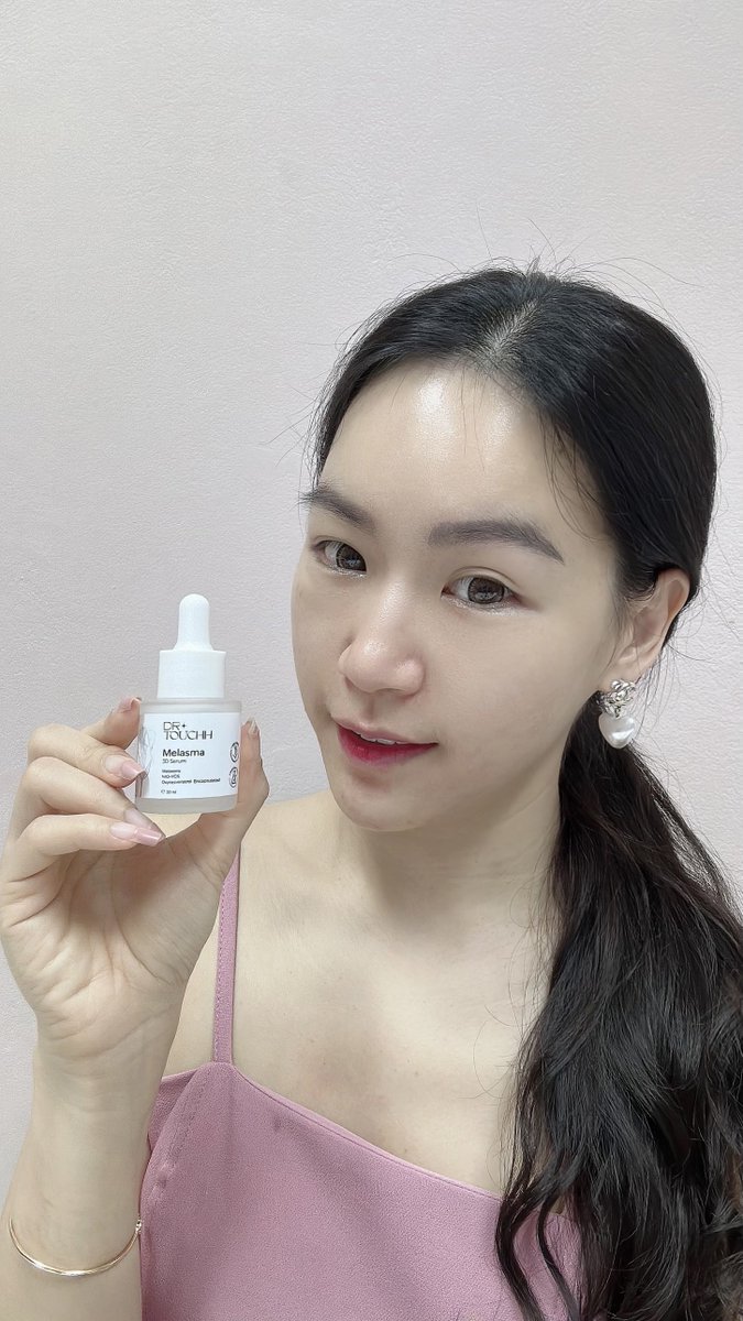 DTouchh's tweet photo. @pinky_pinkywinky คู่นี้ใช้เป็นประจำเลย Melasma 3D serum กับกันแดด ใช้แล้วหน้ากระจ่างใสพวกฝ้ากระ จุดด่างดำ รอยสิว จางลงเร็วมาก ส่วนกันแดดก็ช่วยปกป้องแสงได้ทุกชนิด รวมถึงแสงจากหน้าจอโทรศัพท์ด้วย ทาแล้ว��่วยคุมมัน ปรับสีผิวให้กระจ่างใส ใช้ดีมากค่ะ #จุดด่างดำ  #รอยสิว  #ลดรอยดำ https://t.co/MSQFXaFkwh
