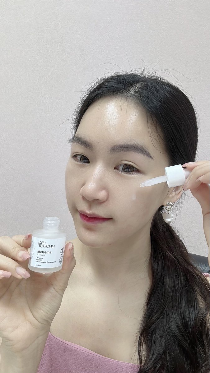 DTouchh's tweet photo. @pinky_pinkywinky คู่นี้ใช้เป็นประจำเลย Melasma 3D serum กับกันแดด ใช้แล้วหน้ากระจ่างใสพวกฝ้ากระ จุดด่างดำ รอยสิว จางลงเร็วมาก ส่วนกันแดดก็ช่วยปกป้องแสงได้ทุกชนิด รวมถึงแสงจากหน้าจอโทรศัพท์ด้วย ทาแล้ว��่วยคุมมัน ปรับสีผิวให้กระจ่างใส ใช้ดีมากค่ะ #จุดด่างดำ  #รอยสิว  #ลดรอยดำ https://t.co/MSQFXaFkwh