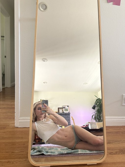 do you think I&rsquo;m tiny and tight enough for you baby? 💞 https://t.co/HMPxeyXrWw