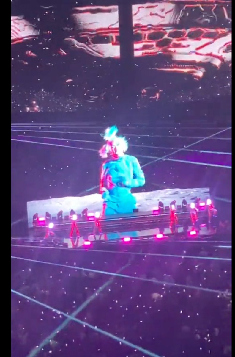 Legendary_86's tweet photo. What @MissyElliott did last night at #EssenceFest not many can pull that off, regardless of genre—the Missy  Experience the “WORLD” needs to witness. @nfl, @nflcommish @SuperBowl, @pepsi, it’s Missy's time to headline the halftime show. #missyforhalftimeshow https://t.co/Ii30lsCdjn